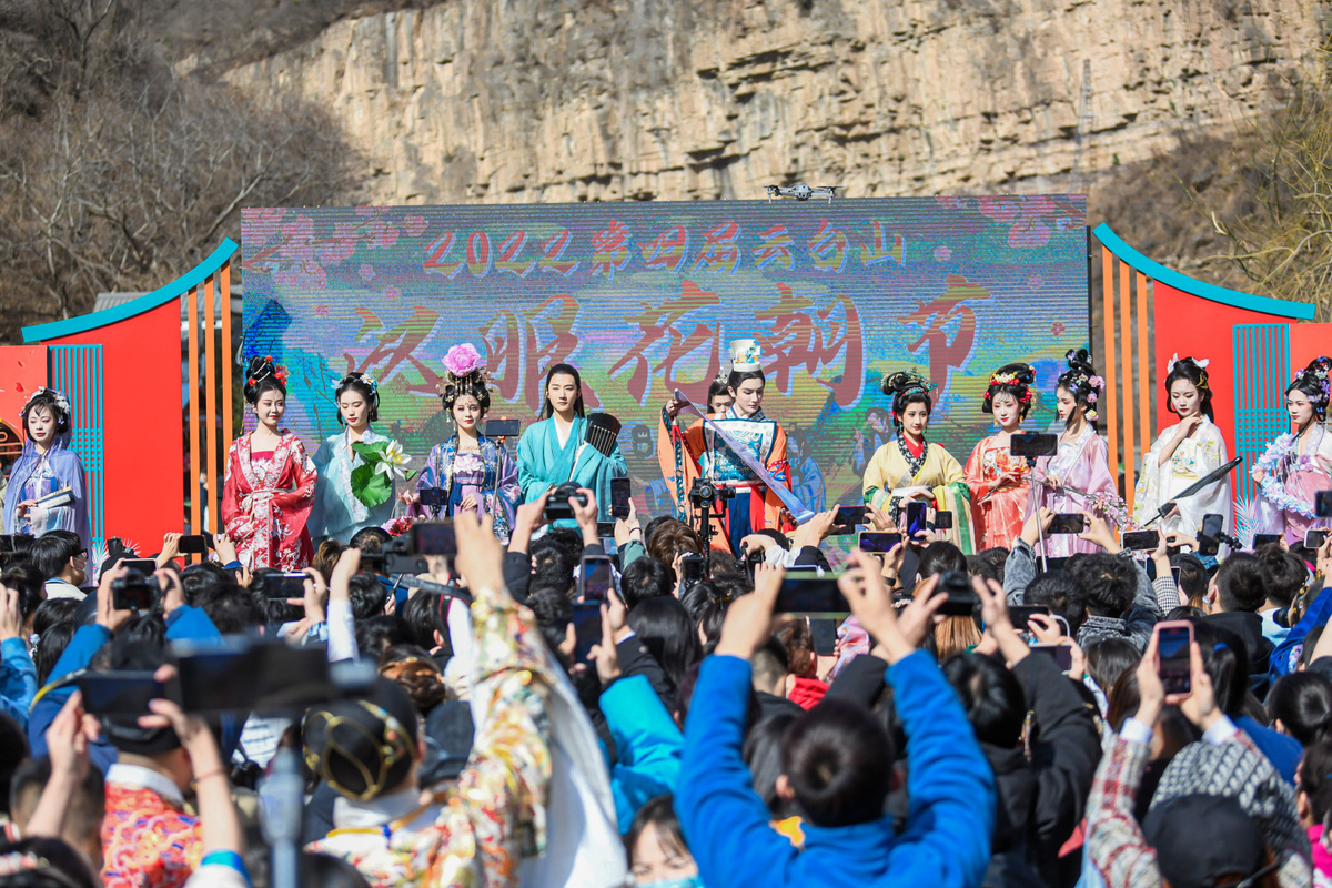 【行走河南·读懂中国】惊蛰迎汉服盛会 云台山汉服花朝节人气爆棚