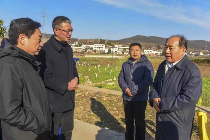 图/文：朱延林到淅川调研生态扶贫和生态建设工作