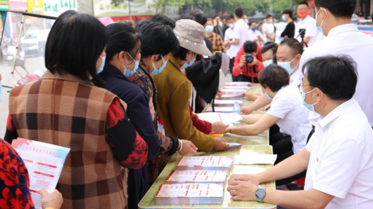 【学习宣传贯彻条例】信阳：市县两级开展《信访工作条例》集中宣传日活动