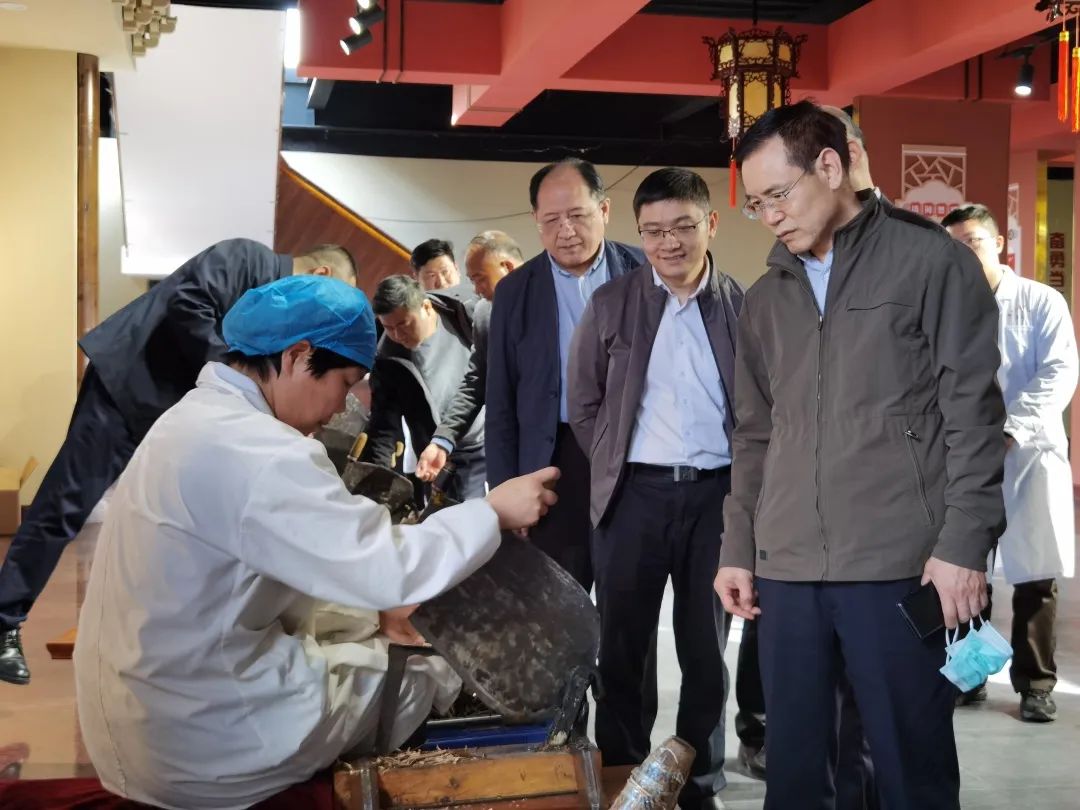 河南省藥監(jiān)局黨組書記、局長(zhǎng)雷生云赴禹州中藥材***市場(chǎng)開展調(diào)研