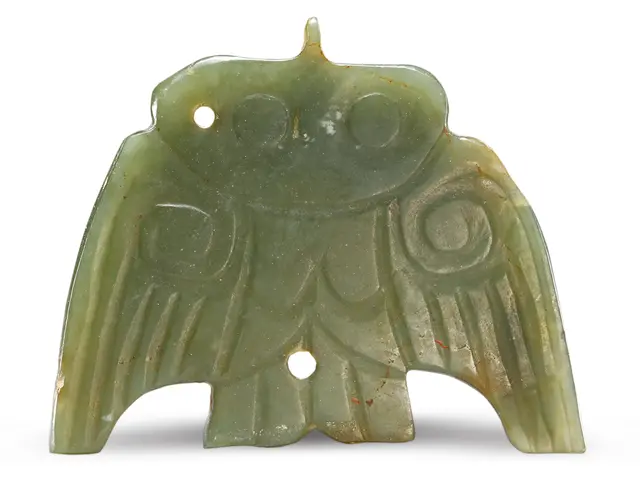 雕工精巧 栩栩如生——三门峡虢仲墓出土燕形玉佩赏析