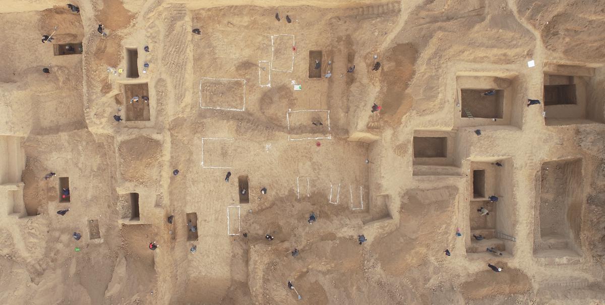 Cemetery Excavation in Henan Yields Many Artifacts