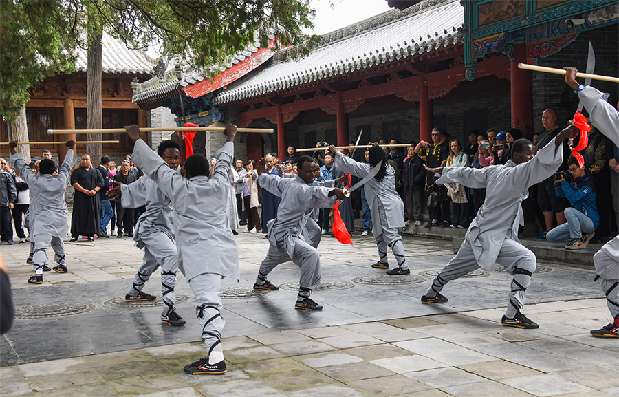 文化和旅游部第八届“少林功夫非洲学员培训班”在登封少林寺举行结业仪式