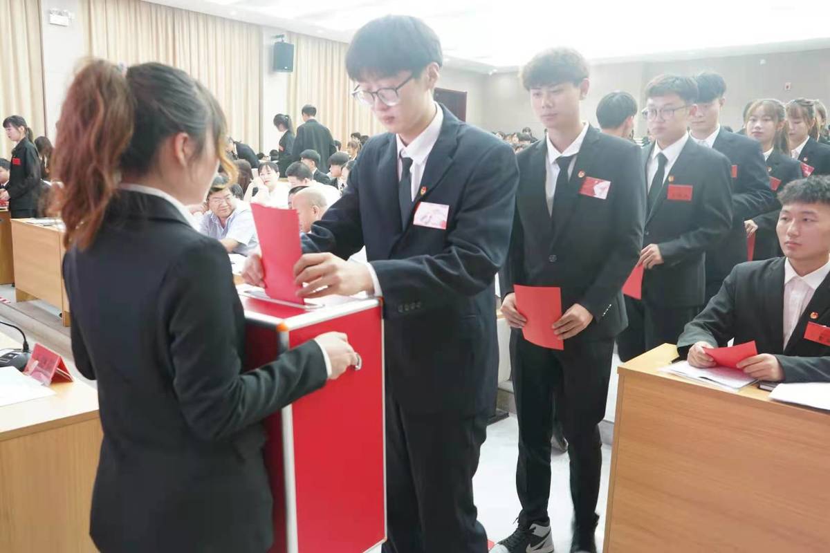 河南林业职业学院召开第六次学生代表大会