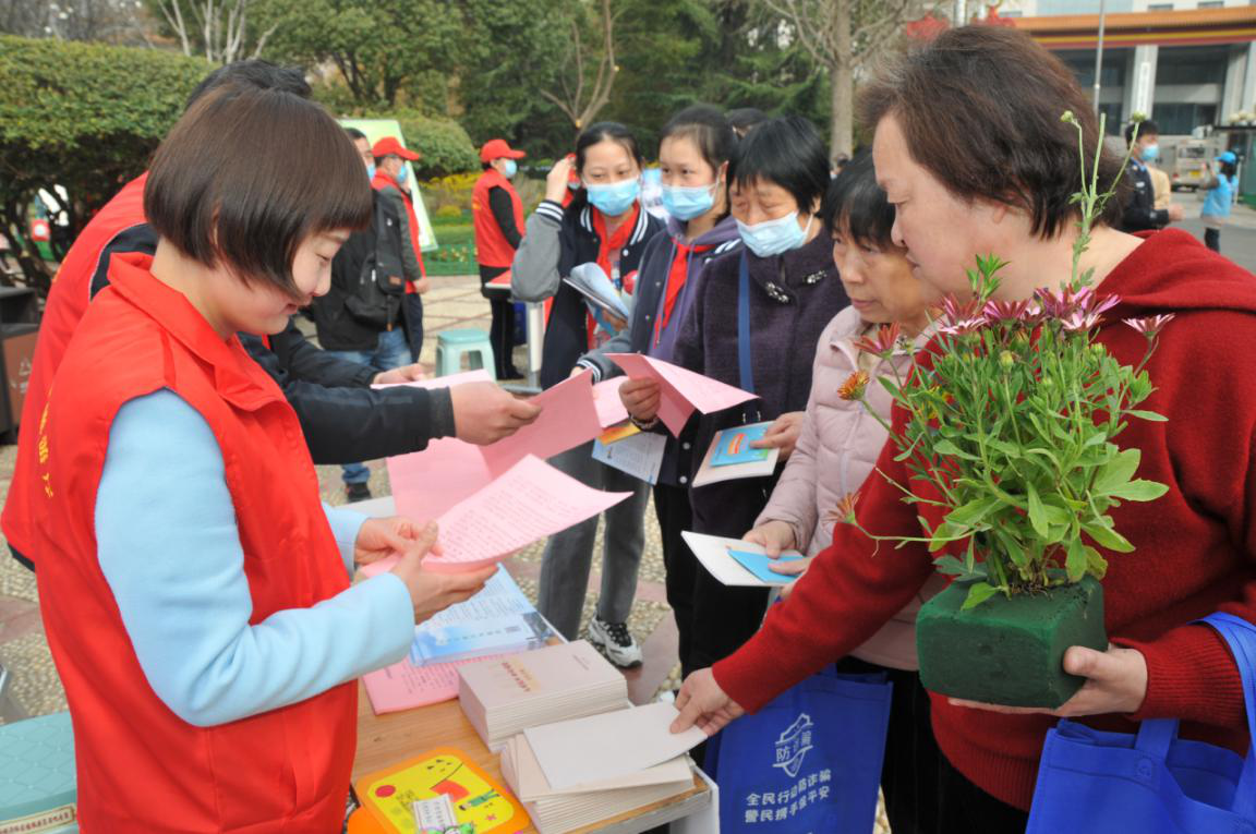 省文化和旅游厅开展“学雷锋”暨《条例》宣传志愿服务活动