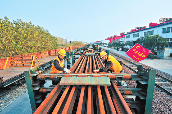 郑济高铁施工忙 ——揭秘高铁无缝钢轨的特殊旅程 