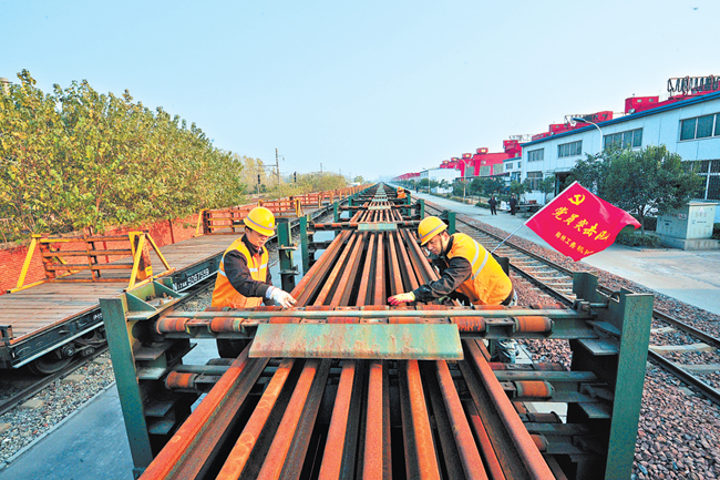 鄭濟(jì)高鐵施工忙 ——揭秘高鐵無縫鋼軌的特殊旅程 