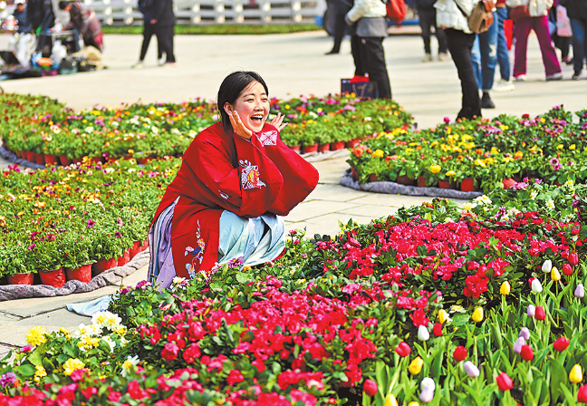 'Flower Tours' Blossom in Henan