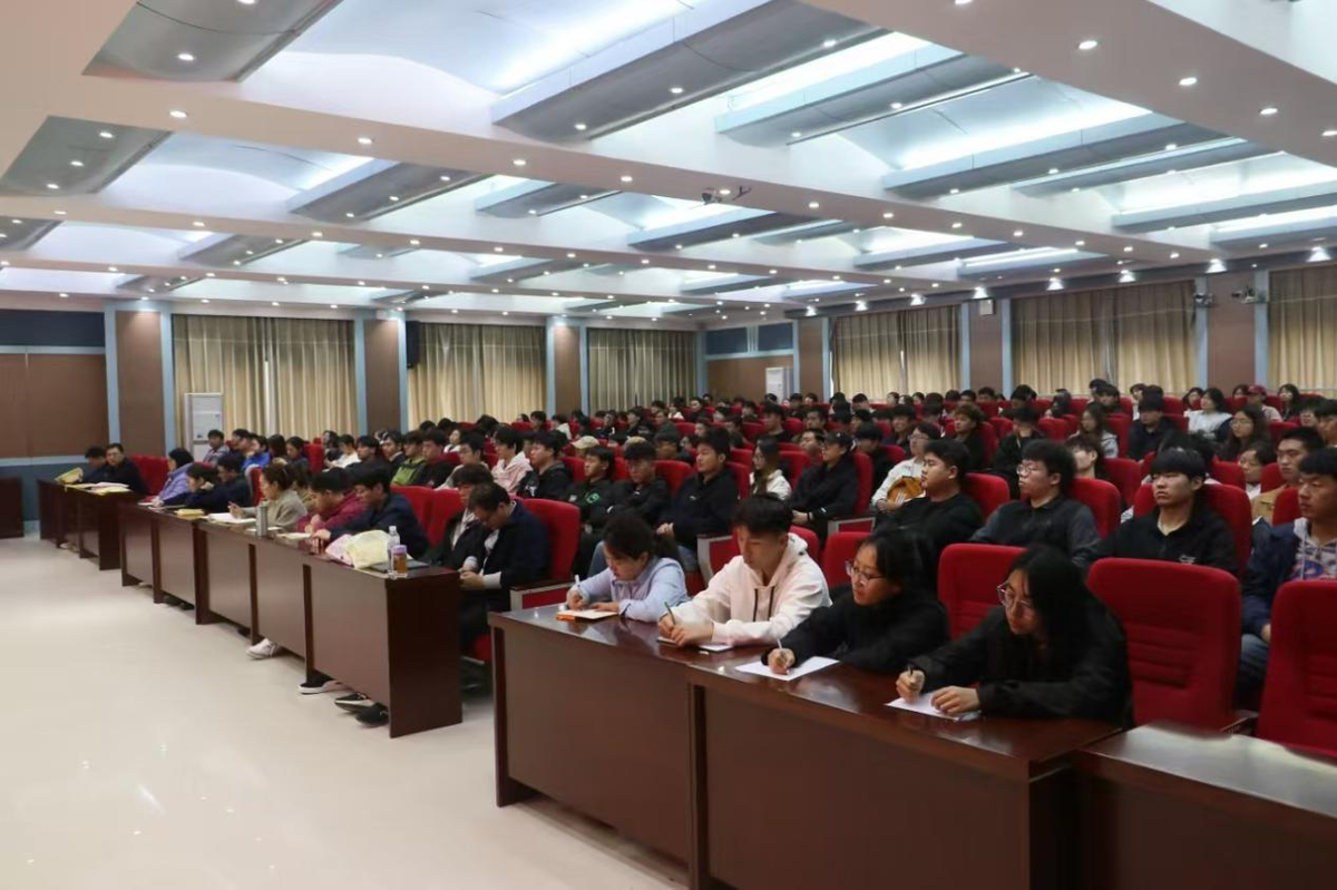 黄河水利职业技术学院水利工程学院党总支书记讲授思政教育专题党课