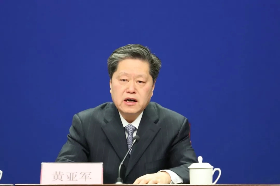 省发展改革委黄亚军副主任通报了2018年我省重点项目建设主要目标任务