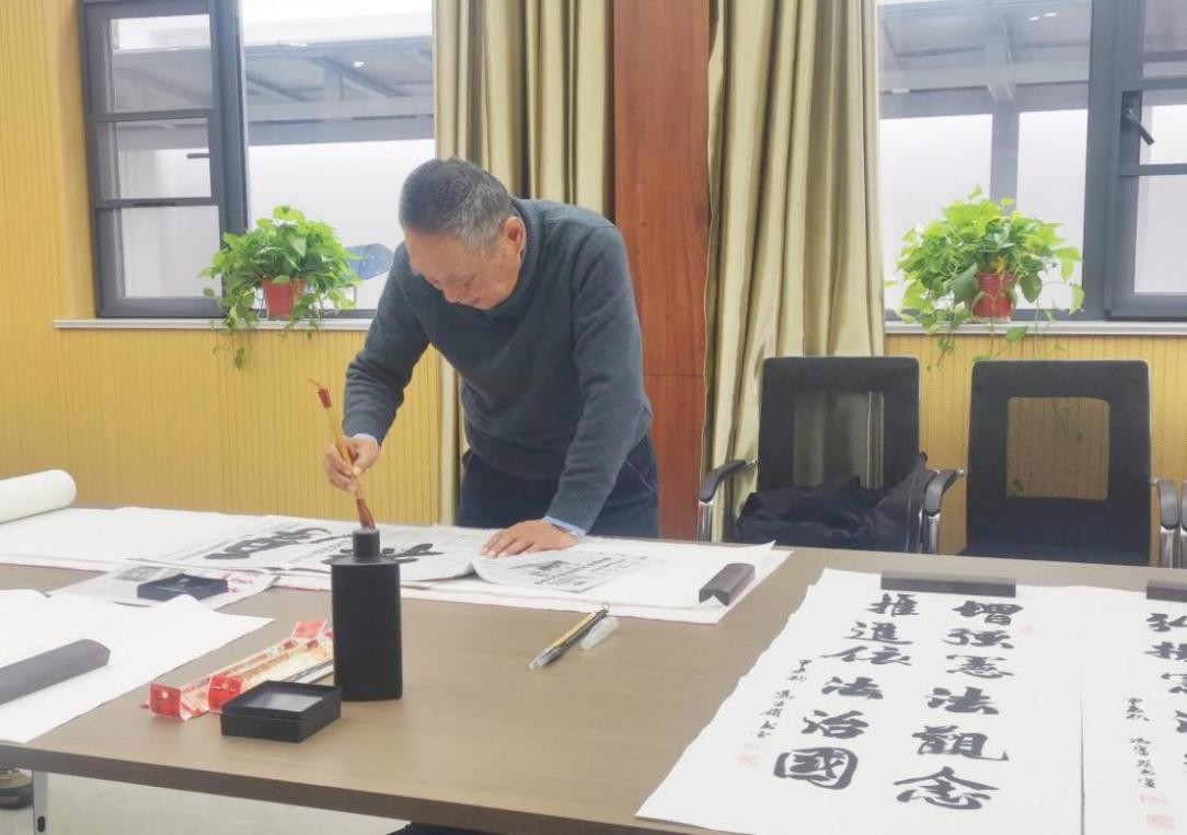 信阳：开展法治文化建设书法活动