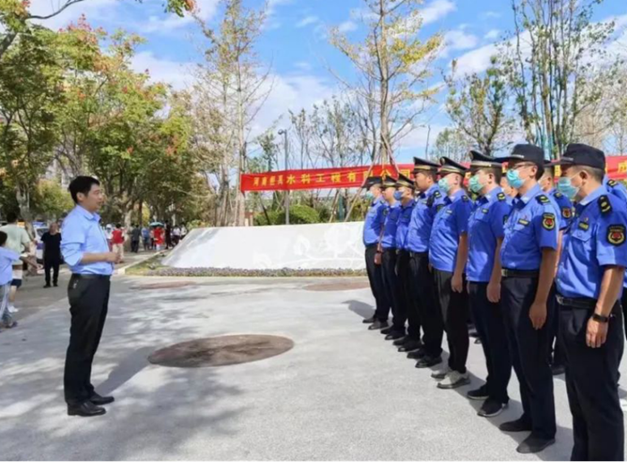 信阳市城市管理局深入推进“强转树”专项行动 <br>打造人民满意城管