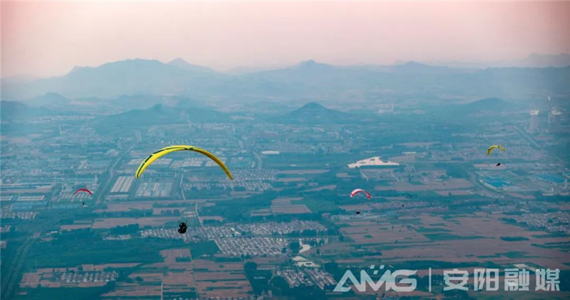 第十四届林虑山国际滑翔伞公开赛开幕