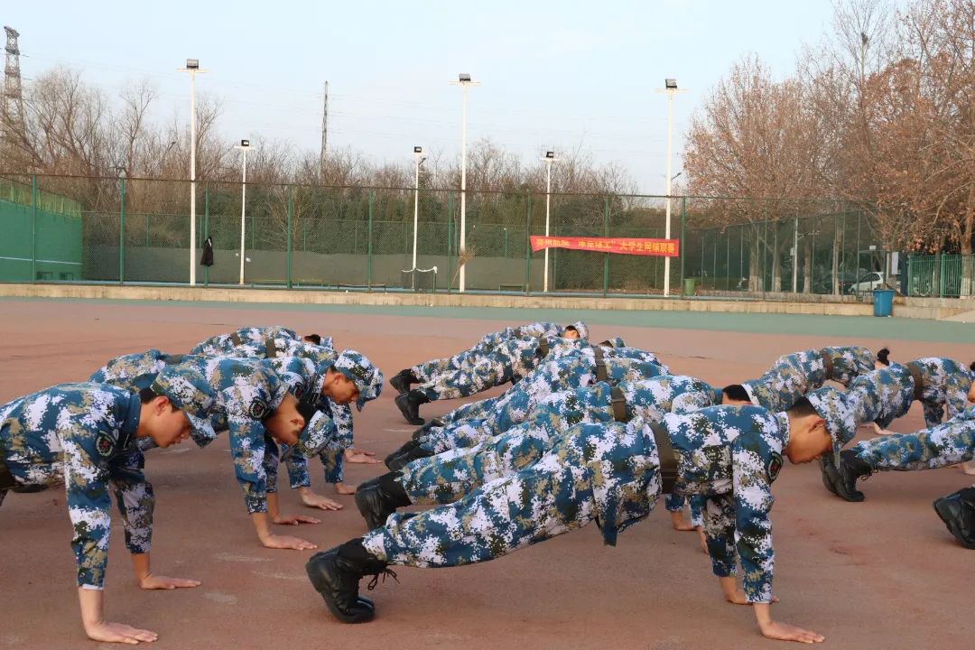 伴随着周一的日出，领略河南高校这支“最飒天团”！