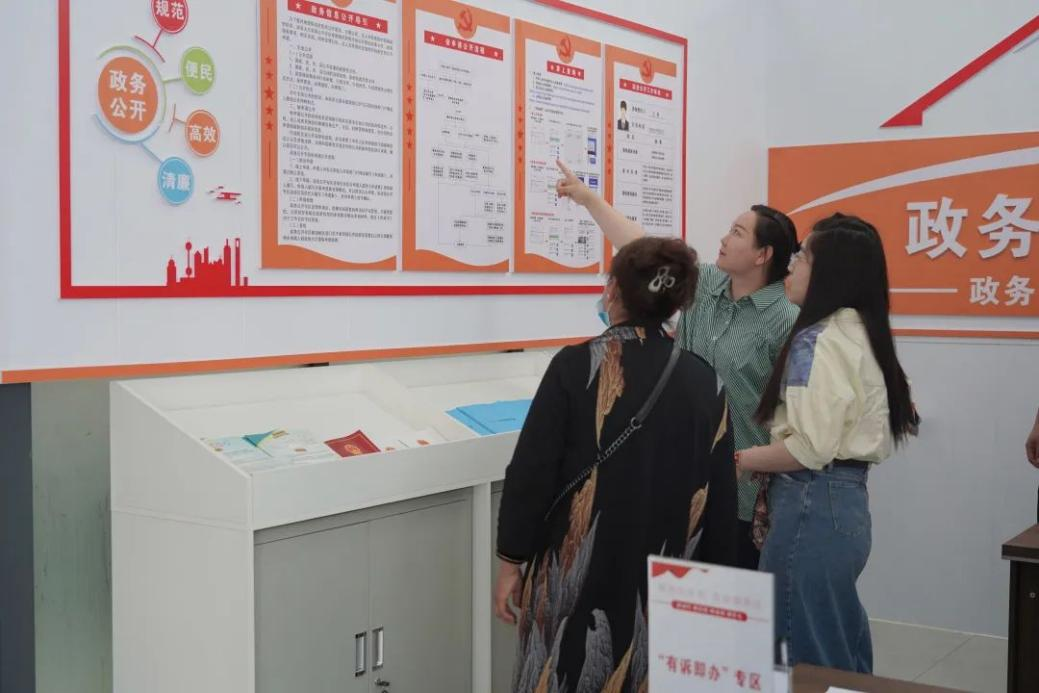 正阳县行政服务中心打造政务公开专区 让政务与企业群众“零距离”
