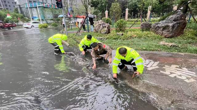 新乡市城管局高标准做好本轮降雨防汛工作