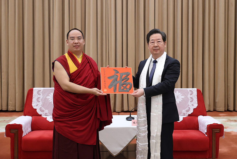 楼阳生会见班禅额尔德尼·确吉杰布 王凯一同会见