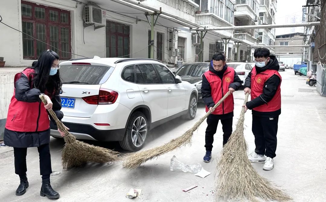 弘扬雷锋精神，争做新时代追“锋”人