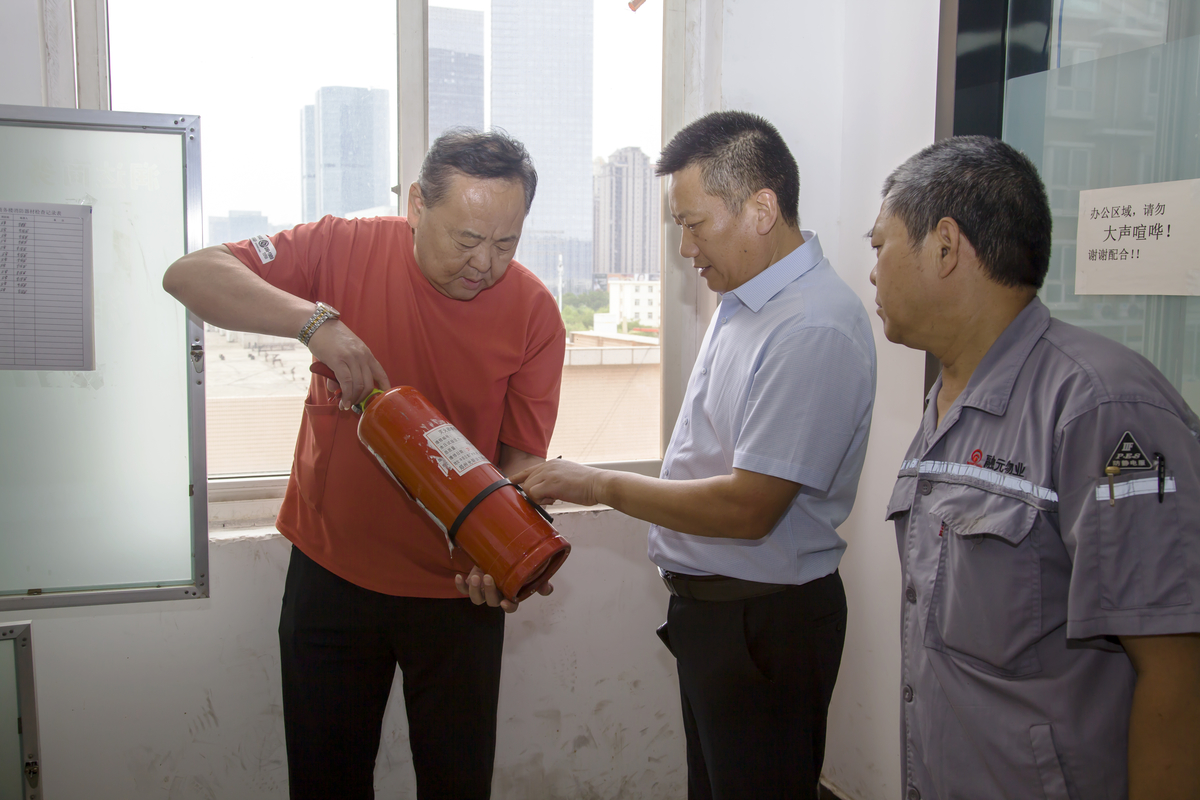 省农业农村科技教育中心主任王令涛带队开展端午节前消防安全检查   