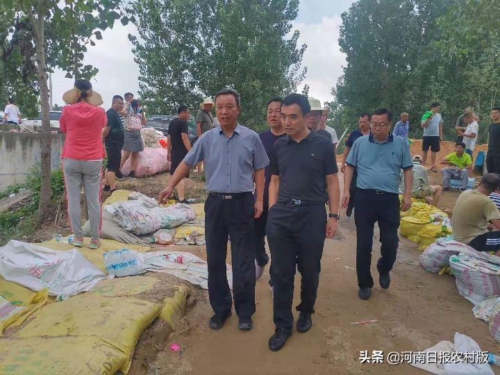赵耕调研农业受灾情况