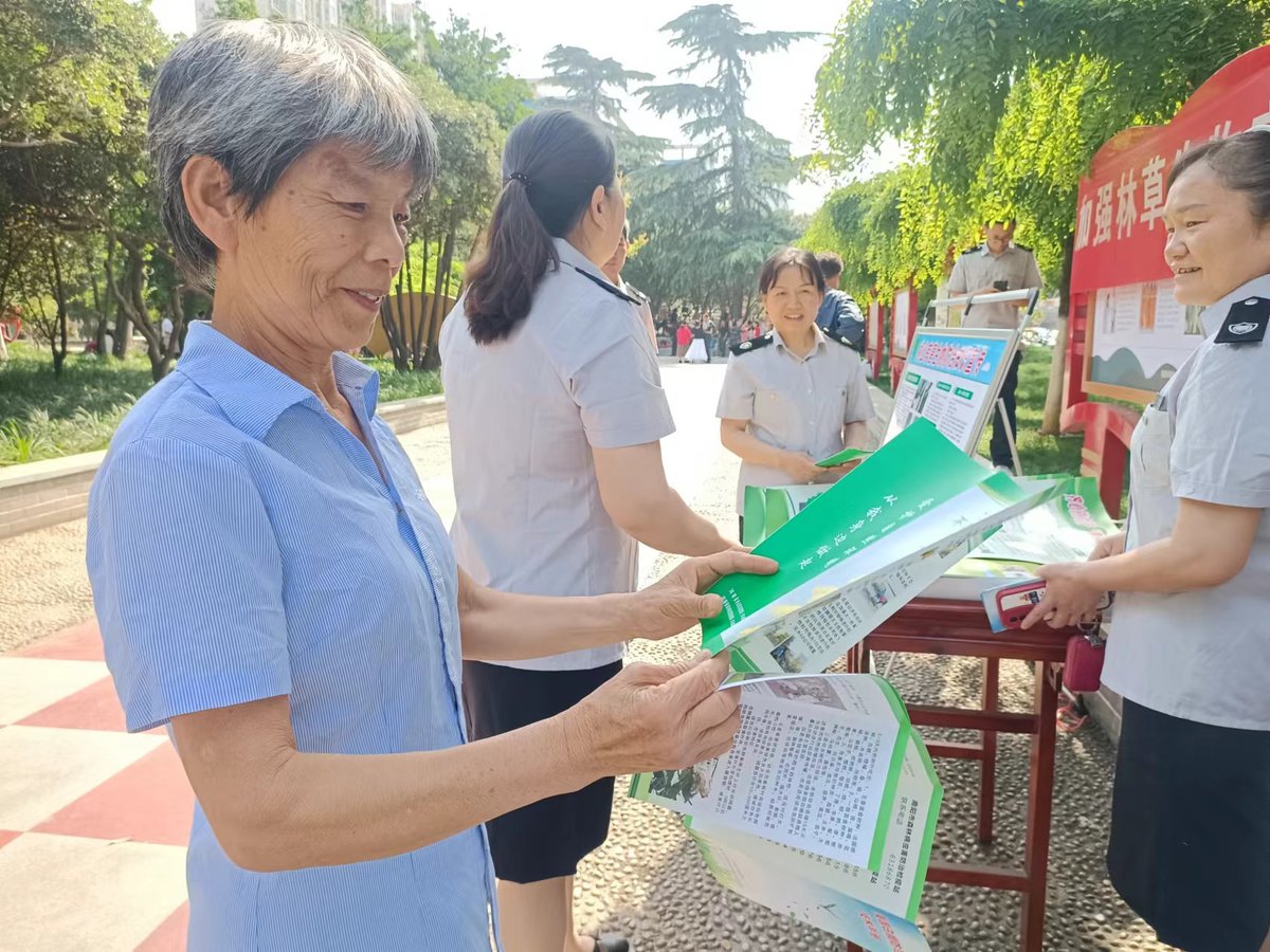 南阳市林业局开展林草生物灾害防控宣传活动