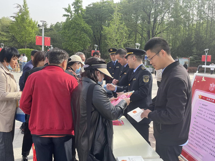 濮阳市应急管理局开展国家安全教育日宣传活动