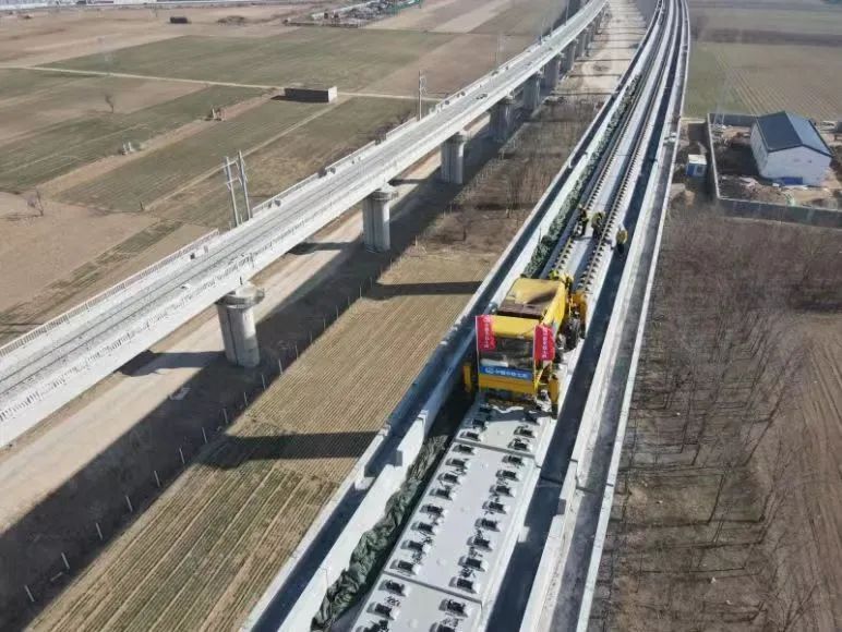 菏兰高铁河南段轨道铺设完成