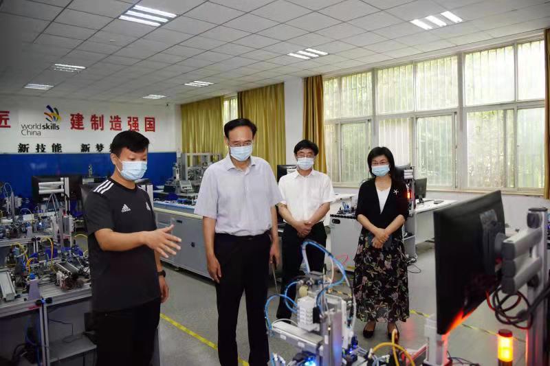 张国伟厅长到在郑厅属院校调研开学准备、疫情防控工作 张国伟厅长到在郑厅属院校调研开学准备、疫情防控工作