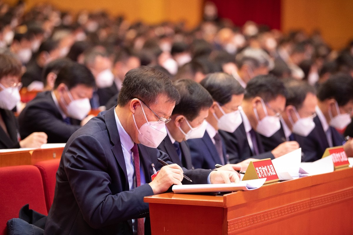 2nd Plenary Meeting of 1st Session of14th Henan Provincial People's Congress Held