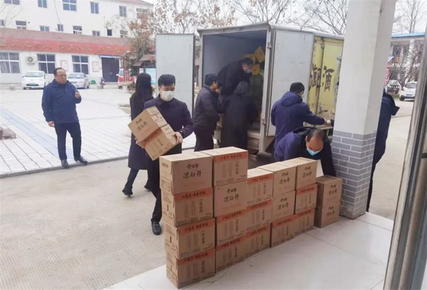 抗击疫情 共渡难关||皇沟酒业助力民权县疫情一线工作人员