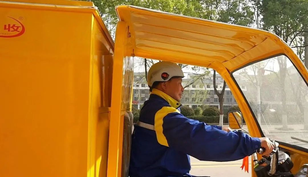 小黄车 大民生 <br>——信阳中心城区瓶装液化石油气终端配送服务改革取得明显成效