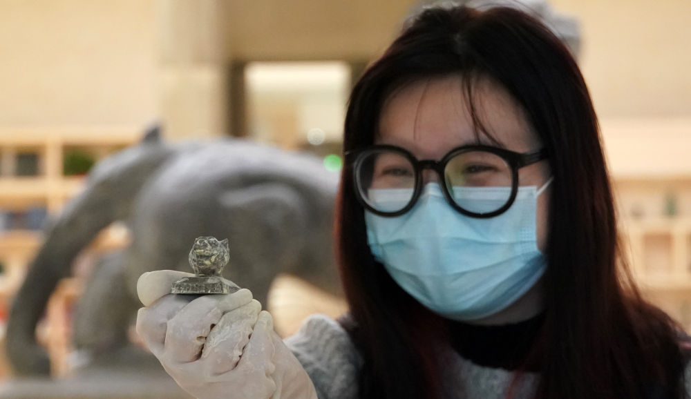 《新华网》当文物考古遇上潮流盲盒——中国博物馆文创新观察