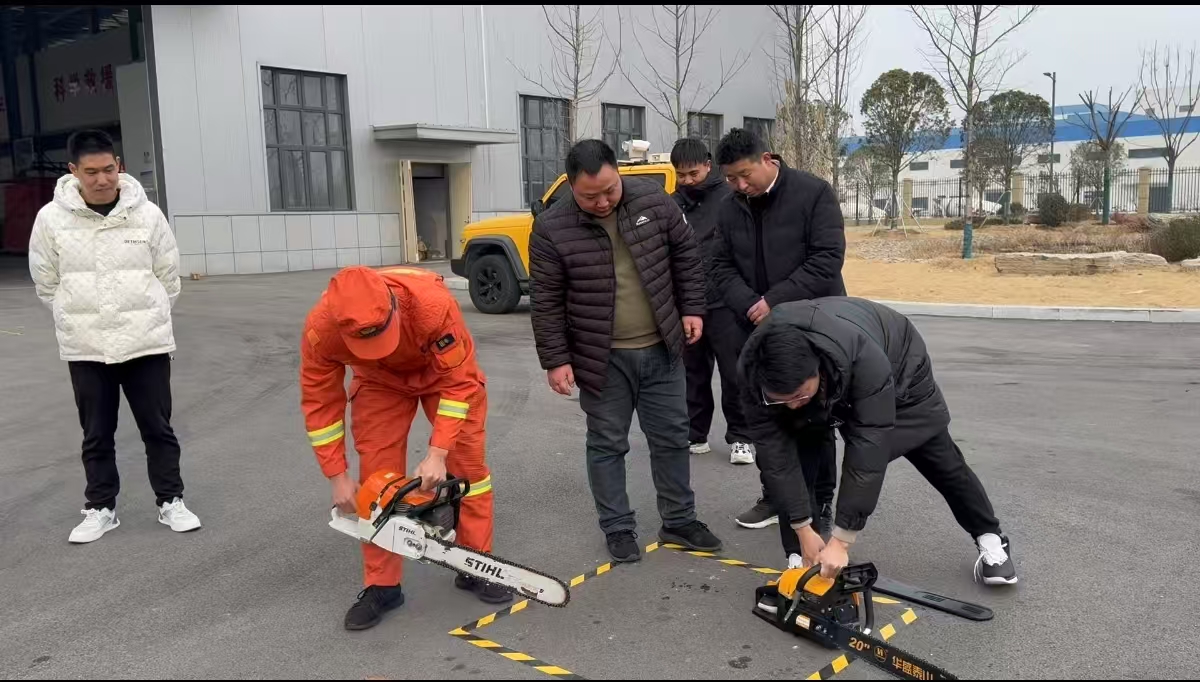 信阳市应急管理局开展新装备操作培训活动