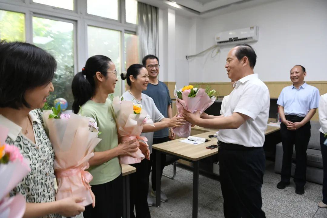 感念师恩！我省各地开展教师节慰问庆祝活动