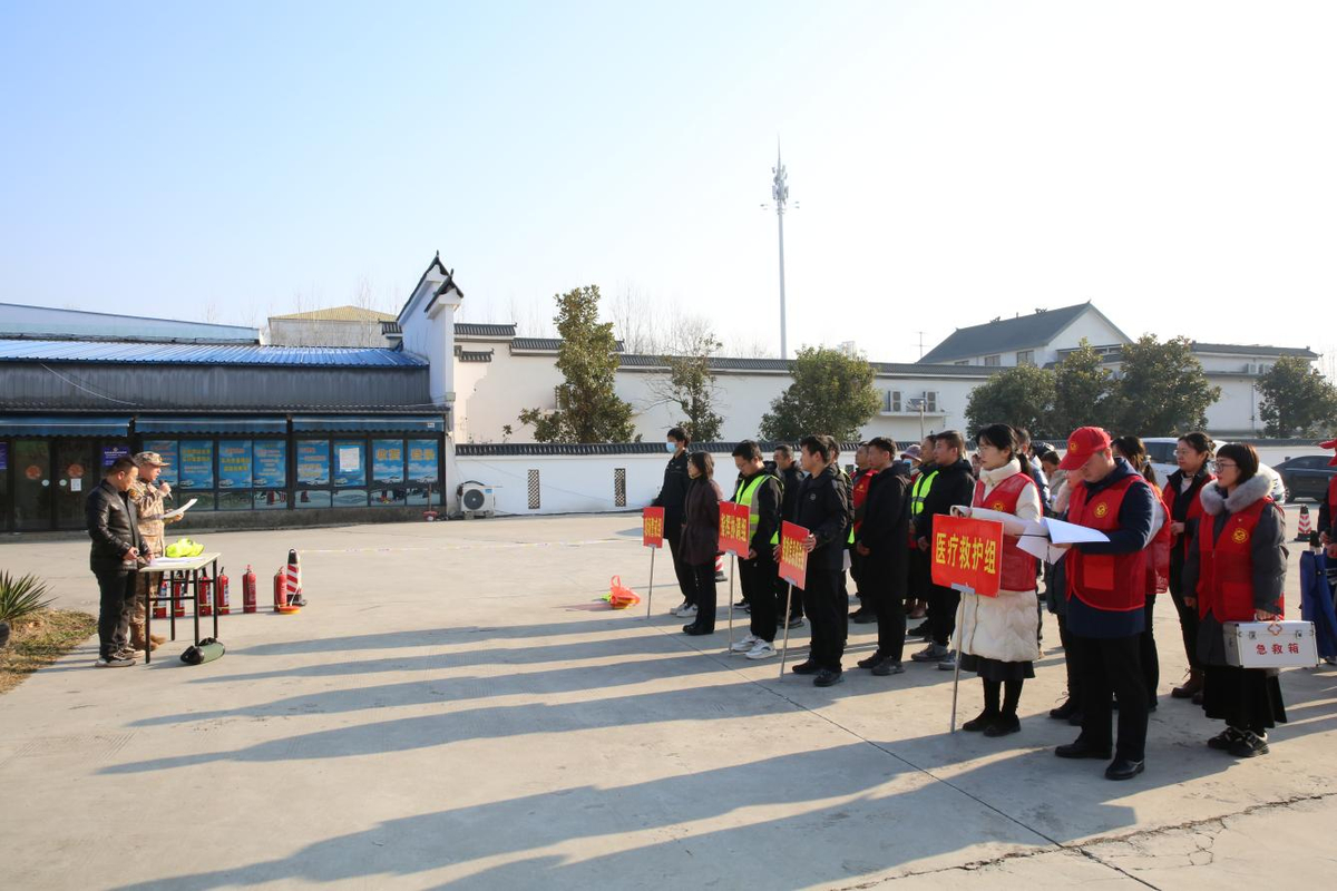 信阳市审计局联合湖东街道开展“全市安全日”道路交通事故应急救援演练