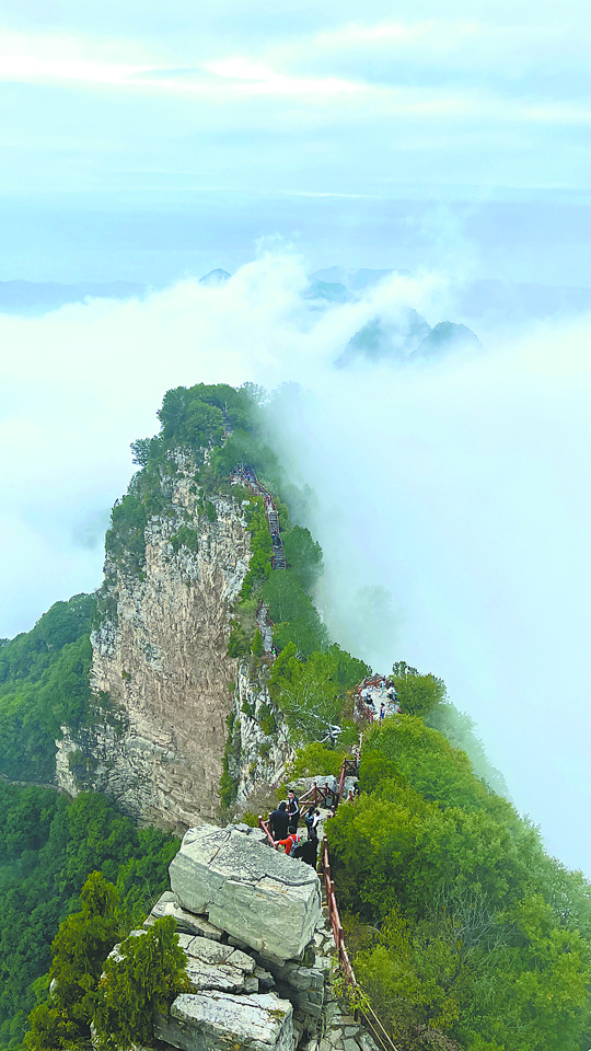 神农山“龙脊长城”。 王梦梦摄