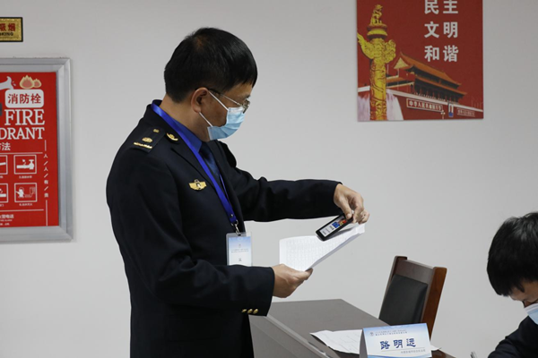 郑州：城管技能大比拼 先过理论这一关