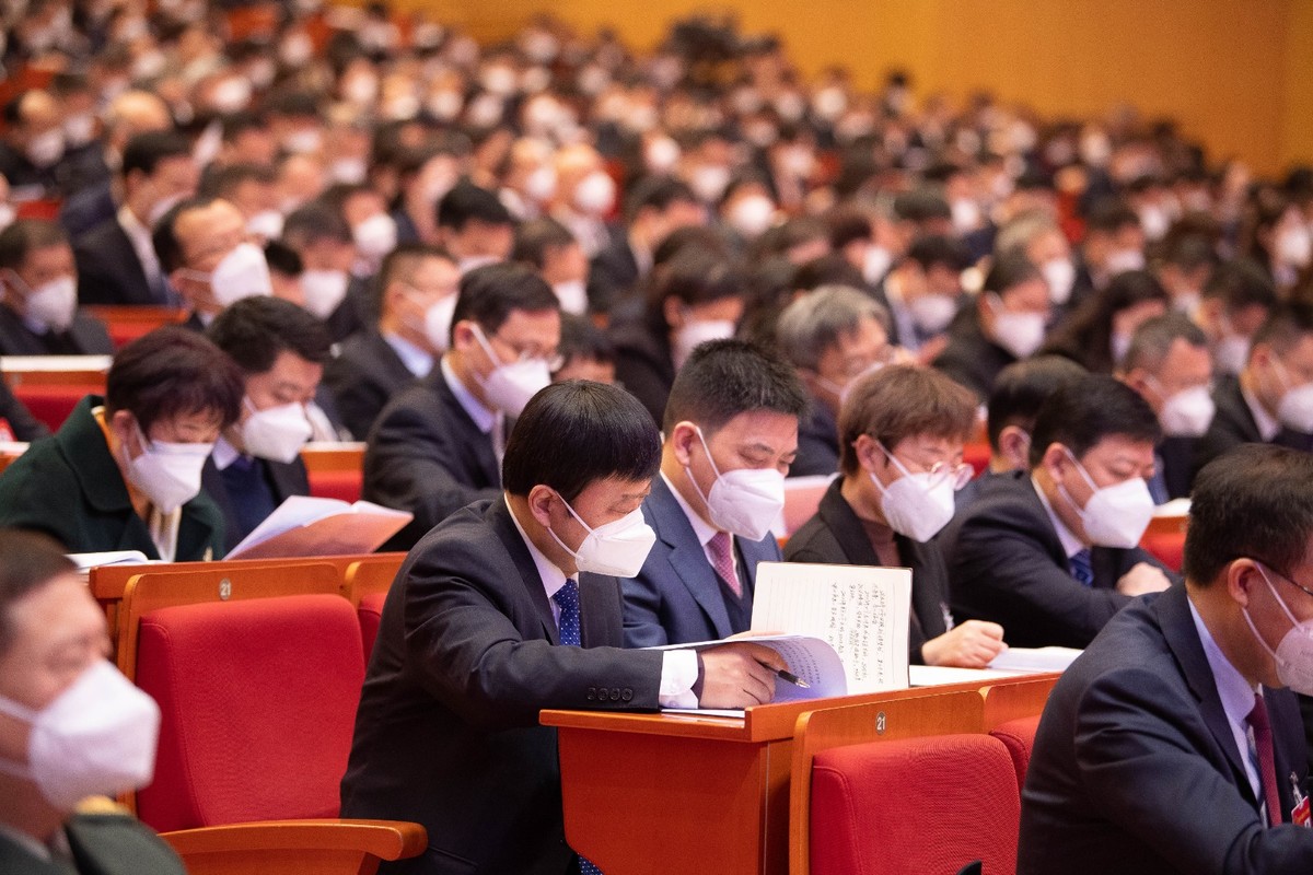 2nd Plenary Meeting of 1st Session of14th Henan Provincial People's Congress Held