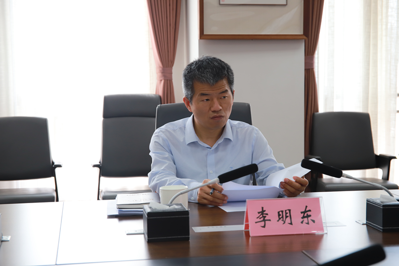 省行政审批和政务信息管理局党组书记 李明东到省政务服务大厅调研