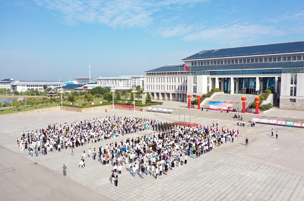 河南日报：信阳校园请进来的这全军十大英模，个个都是我们从小就要学习的榜样！