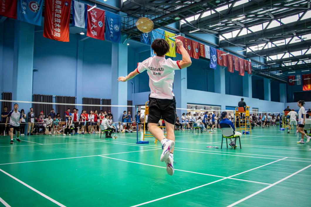 河南省高校第十一届“校长杯”和河南省第十四届运动会学生组羽毛球比赛<br>暨河南省第十一届学生羽毛球比赛举行