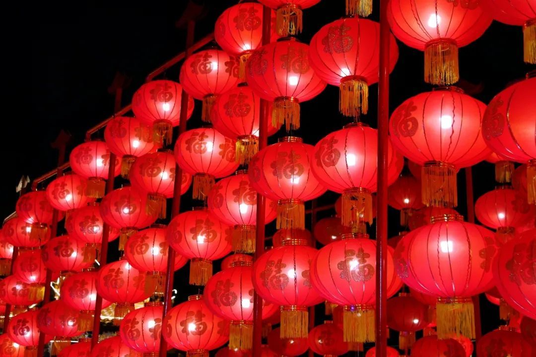 开封：匠心织灯影 流光绘夜色