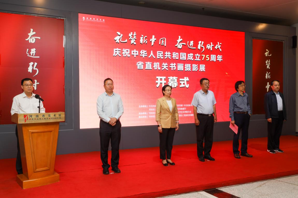 省文化和旅游厅 组织参观省直机关书画摄影展