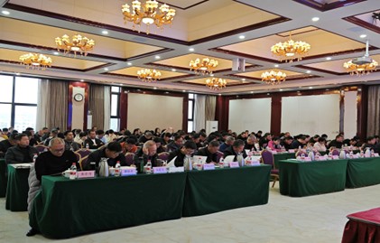 河南省畜牧技术推广总站 举办第六期“畜牧大讲堂” 为深入学习习近平总书记关于传承弘扬中华文明的重要讲话精神，传承弘扬中华优秀传统文化，挖掘特色产业文化内涵，厚植家国情怀，增进文化自信，12月10日，省畜牧总站在全省畜牧技术推广工作座谈会期间举办了第六期畜牧大讲堂，邀请来自河南科技大学的王玉琴教授，围绕中国传统文化与养羊业的深刻渊源作出专题讲座，共计160余人参加了本次活动。   在专题讲座中，王玉琴教授以“浅谈食草之羊--孕育的古今文化”为主题，系统阐释习近平总书记关于传承弘扬中华文明重要论述的丰富内涵，梳理了中华羊文明的历史脉络，将中国传统文化与养羊业进行深度融合，既承载着中华民族数千年来对自然和谐共处的哲学思考，又体现了农耕文明对畜牧业发展的精湛技艺与不懈追求。王玉琴教授重点从探羊文化、养羊业与羊文化的历史积淀、羊文化的历史印迹、羊文化民俗与养羊业生产、羊文化的世界性、现代养羊业与羊文化的历史发展与传承，多维度讲述中国优秀传统文化与养羊业的深刻渊源，昭示出养羊业在传承与发展的过程中，也不断汲取着中国传统文化的精髓。   通过此次畜牧大讲堂活动，对中国羊文化和中华文明有了更加深刻的认识，深切感受到优秀传统文化的深厚底蕴与独特魅力，更培养了促进特色产业文化传承的责任感与使命感。大家纷纷表示，将结合畜牧技术推广工作，进一步坚定文化自信，丰富知识储备，拓宽文化视野，以传统文化为内在驱动力，提升工作效能与职业素养，为全省畜牧业高质量发展不断注入活力与动能。