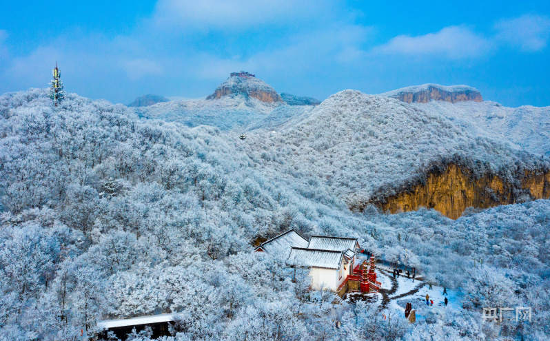 《人民日报》河南云台山迎来2022首场大雪 银装素裹似仙境