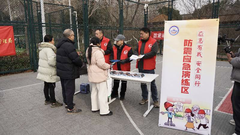 学雷锋·应急有我 安全同行”宣传活动走进社区