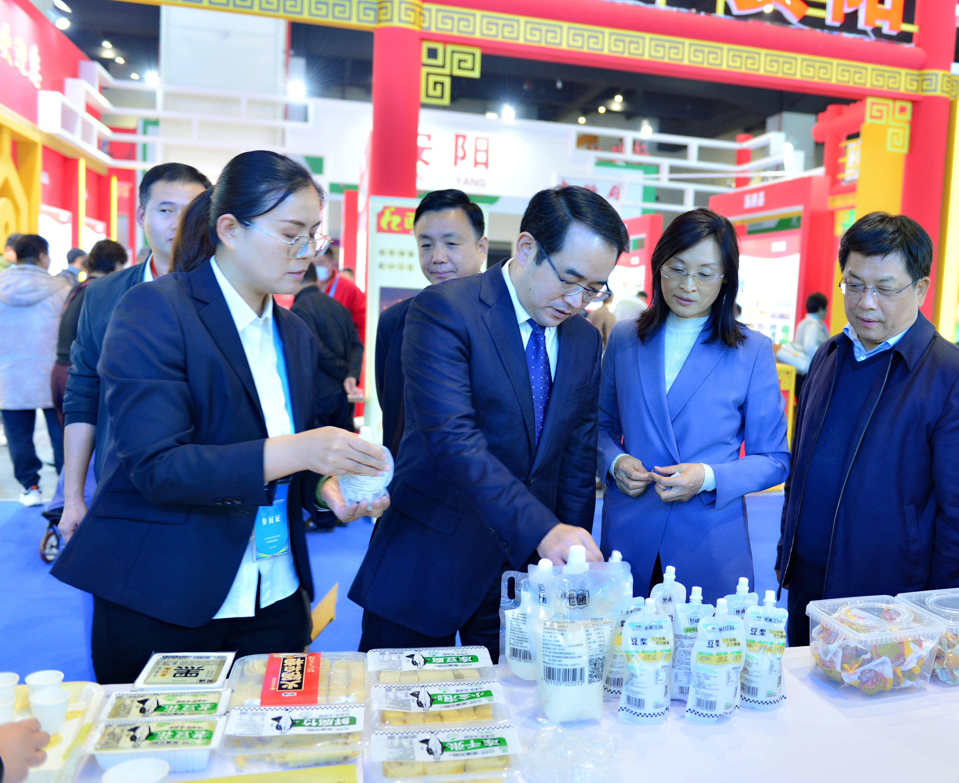 孙巍峰出席“一带一路”国家农业合作专场推介大会 孙巍峰出席“一带一路”国家农业合作专场推介大会