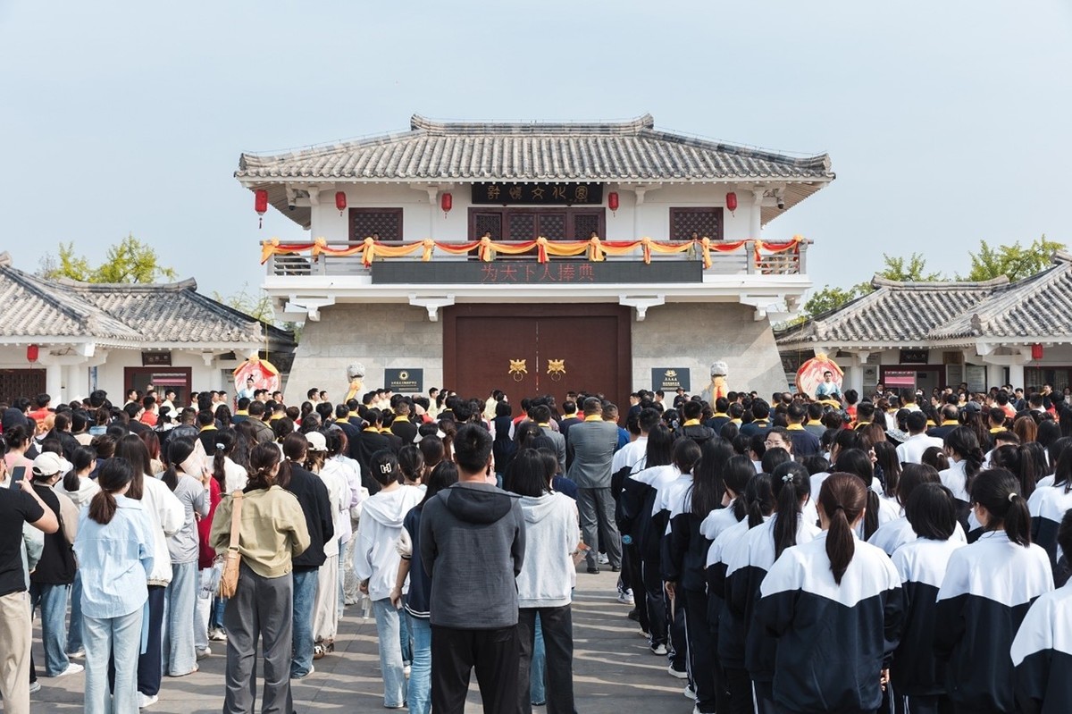 活动期间,许慎文化园景区以"鱼跃龙门·福传天下"为主题,精心策划了"