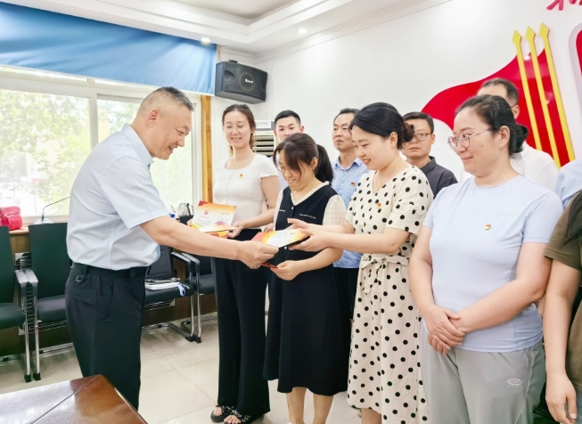 省农村社会事业中心开展“庆七一  学条例 守初心”党员集体“政治生日”主题党日活动