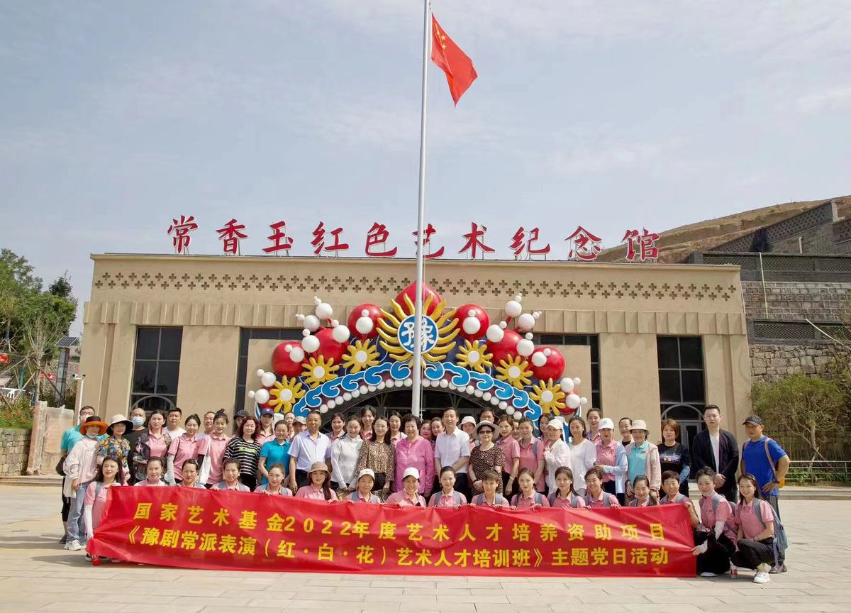 【行走河南·读懂中国】巩义香玉故里迎来一批特殊客人